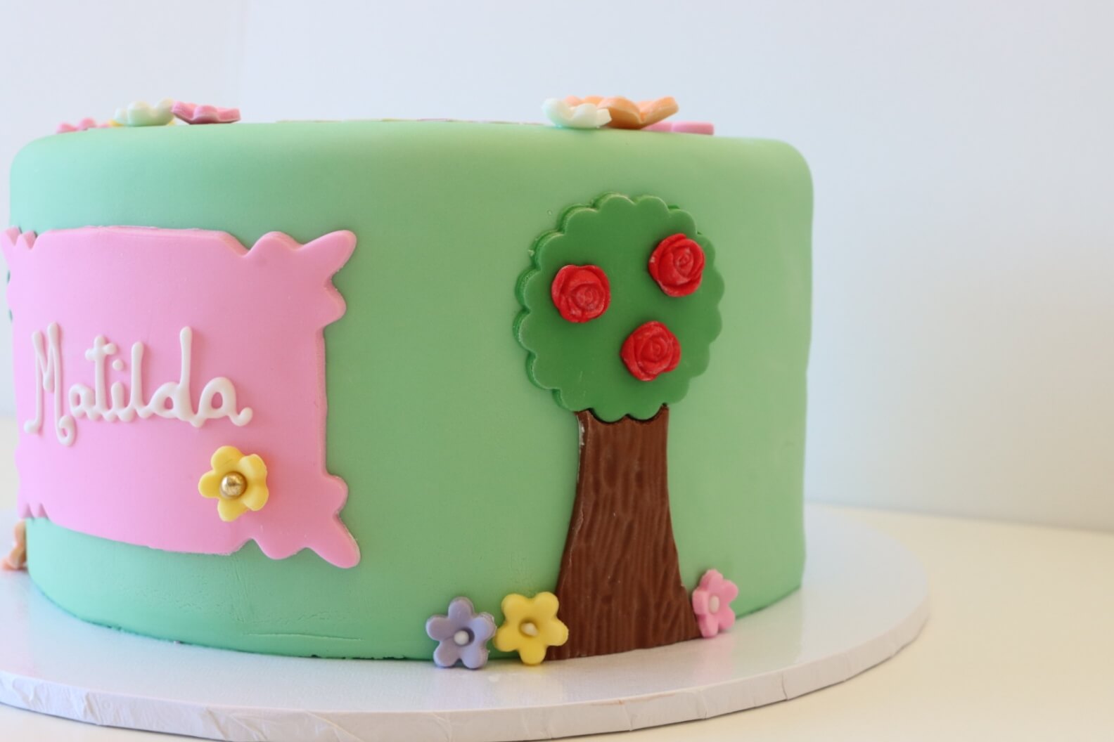 Matilda art cake